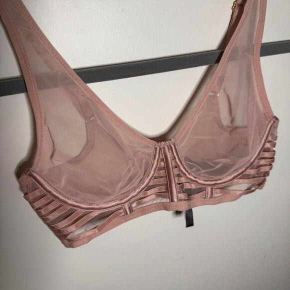 Victorias Secret Dusty Pink Unlined Plunge Bra Size 32C - Picture 2 of 5